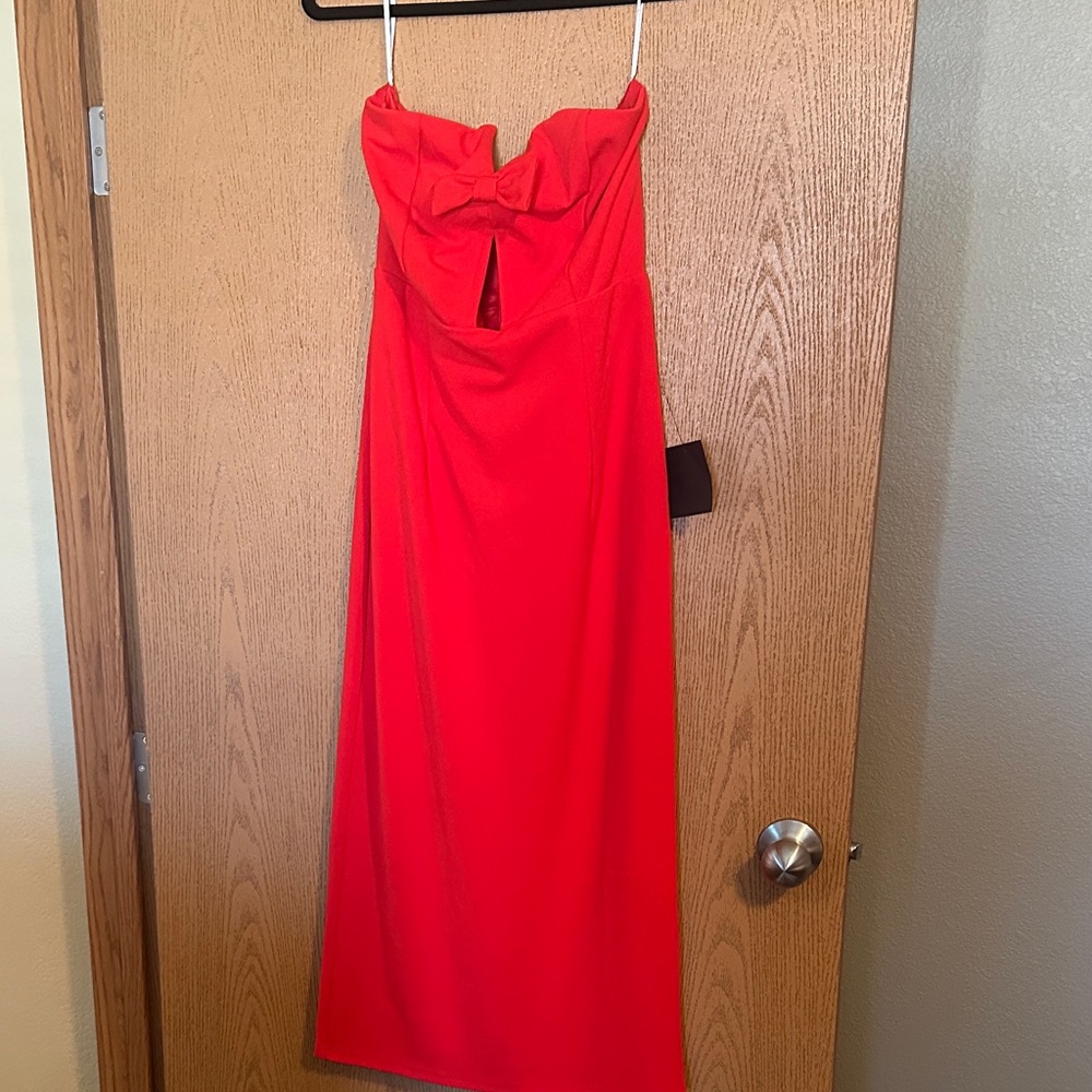 NWT Lulu's Vibrant Red Strapless Dress